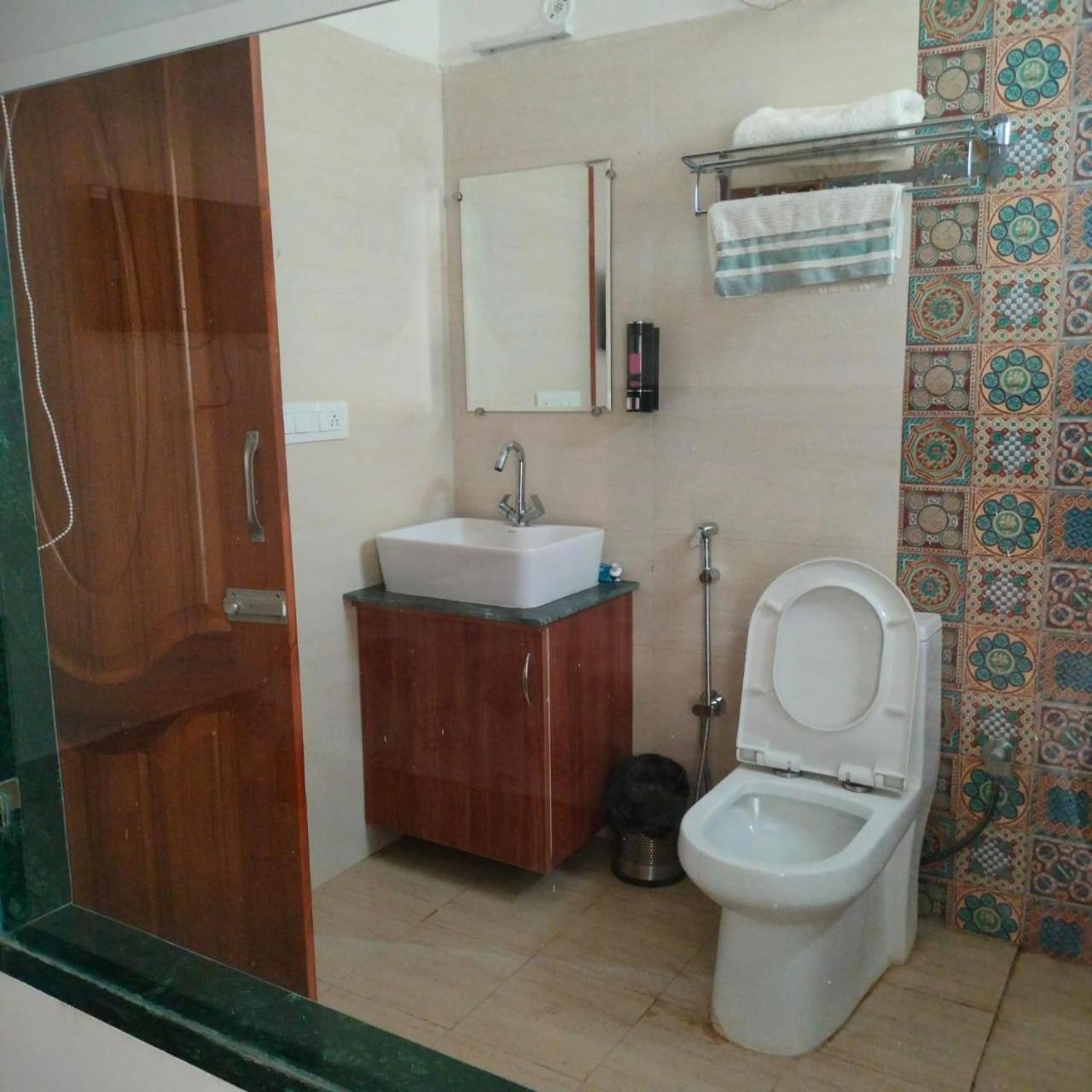 Winter Woods Cottages - 3-Bedroom Homestay Shitlakhet Kültér fotó
